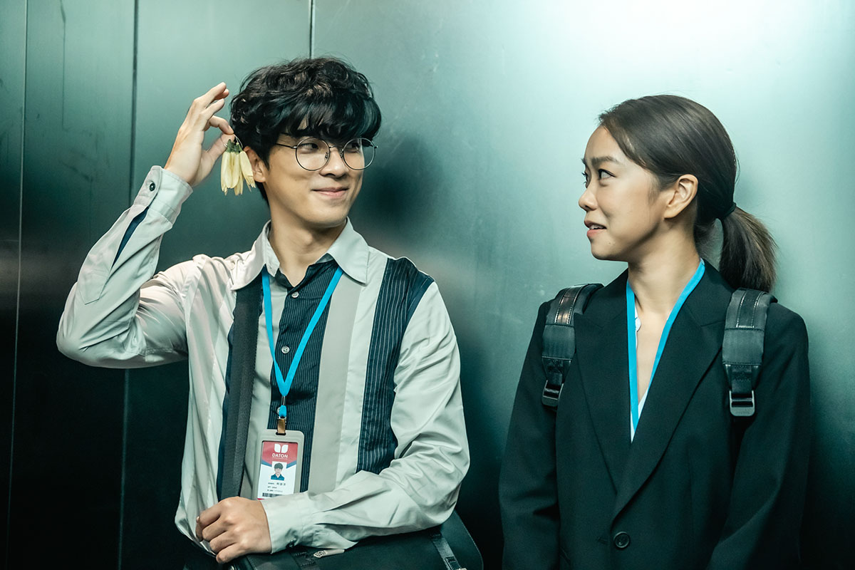 Netflix《她和她的她》 許瑋甯主管職遭吳慷仁空降截胡 想跳槽卻因未婚遭高層打槍 2 20221013 NEWS 5 2