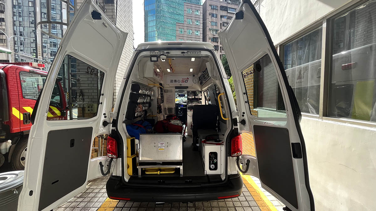 遠傳攜手北市消防局「5G急救醫療聯防救護車」上線,全台首創5G遠距即時救護指導 強化急重症到院前處置品質 4 20221129 NEWS 2 13 1