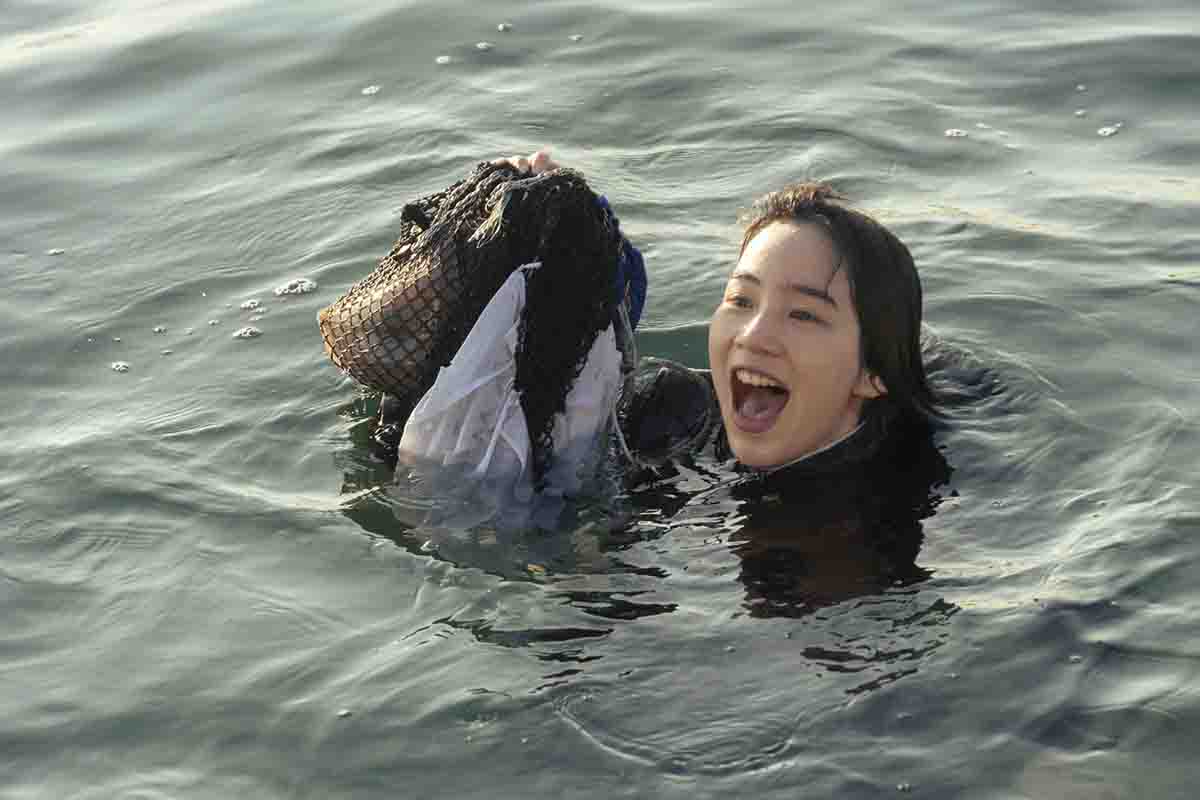 日本名導以【小丑】做比喻、【魚之子】Non恍然大悟!「小海女」再次為戲與攝影師一起跳進大海,精準演繹「魚君人生」 3 20221207 NEWS 4 1