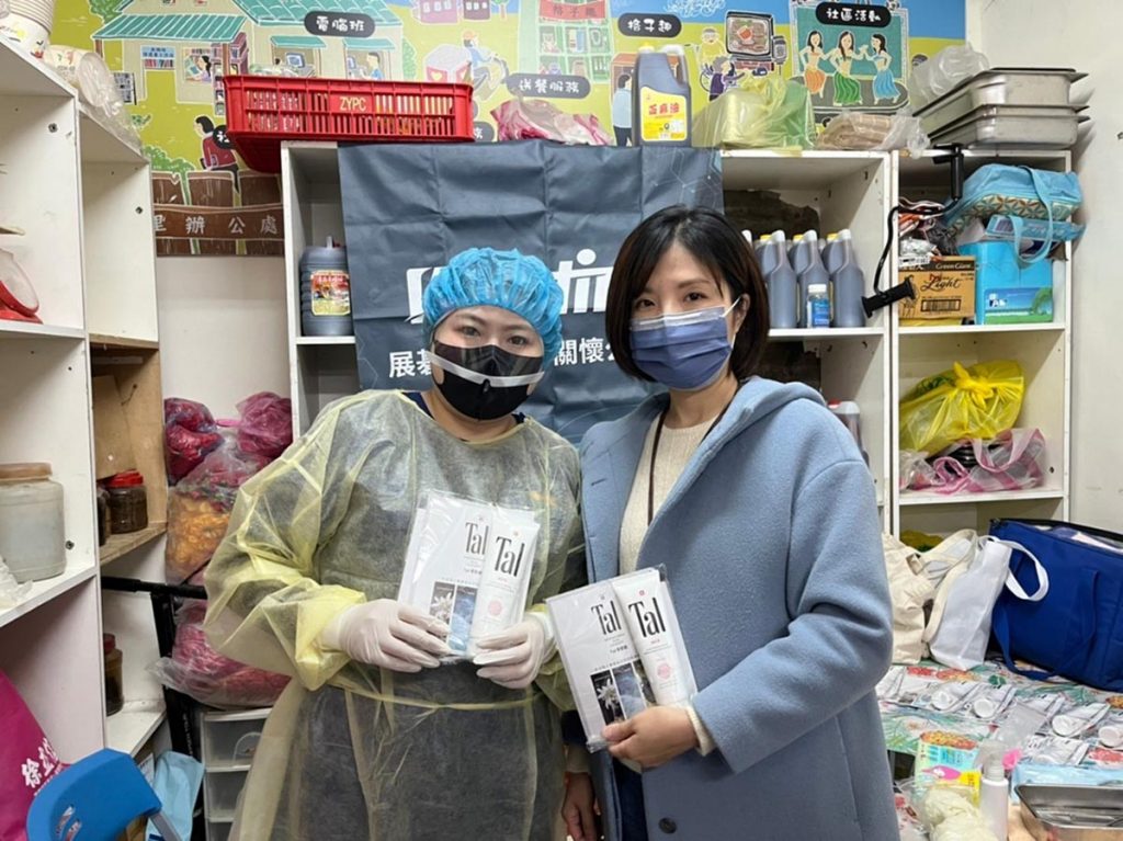 展碁國際捐贈護手霜,攜手健甲師為偏鄉長者義剪指甲 5 20230303 NEWS 3 12