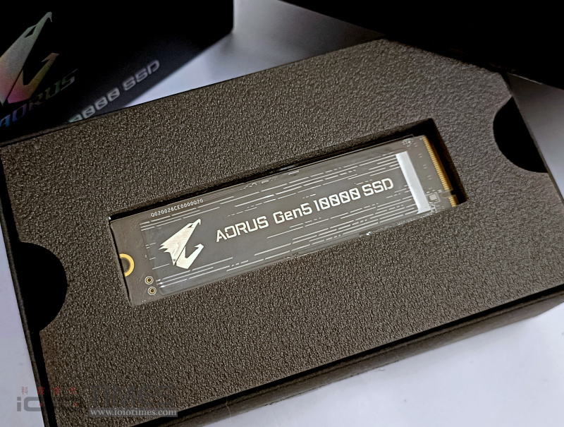 gigabyteaorusgen5ssd10002tb 004 2