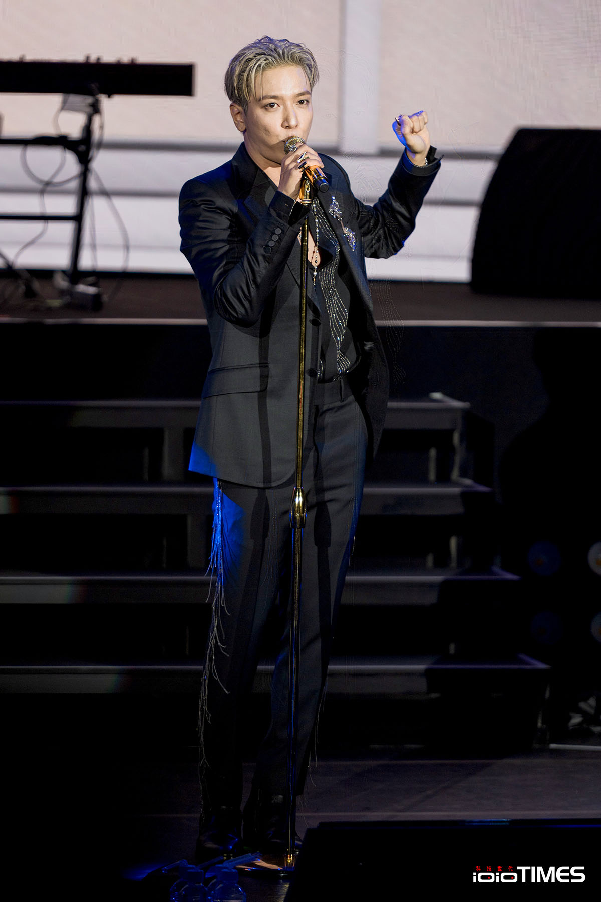 BOICE座無虛席!CNBLUE隊長鄭容和「LIVE 'ALL-ROUNDER' IN TAIPEI」,加碼致敬甜唱「小酒窩」! 6 20230611 news 1 10