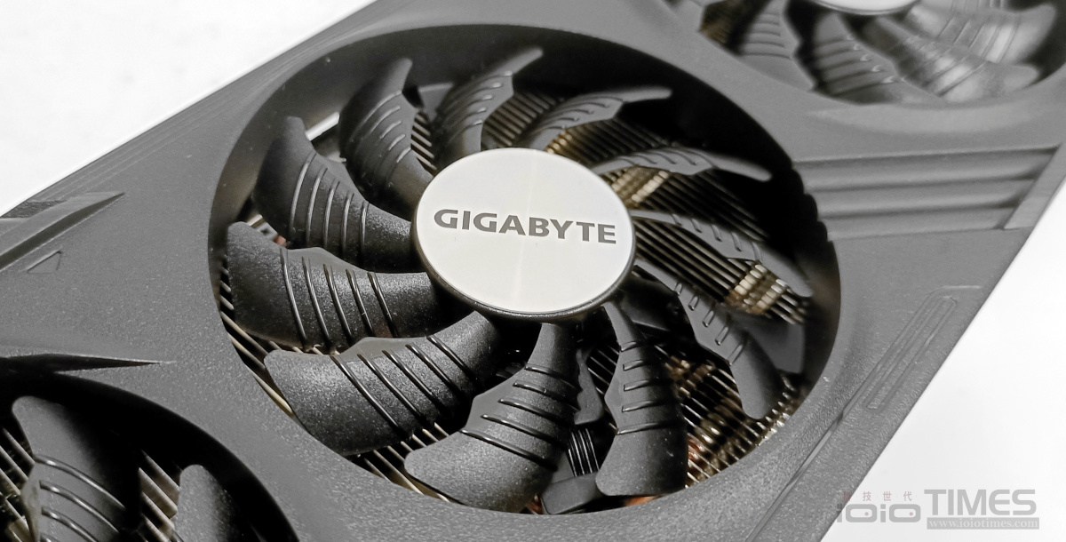 gigabytertx4060gamingoc8g 005