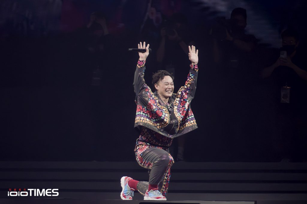 Eason陳奕迅「Fear and Dreams」台北站限定7場圓滿成功!被歌迷橫額: 『相信你的人在這裡』感動得落下淚來 2 20230726 NEWS 2 3