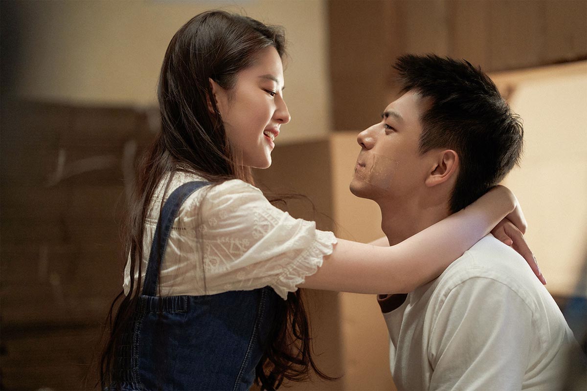 劉亦菲、李現《去有風的地方》吻戲多達16場,嘴貼「膠帶」照吻不誤 2 20230823 NEWS 3 13