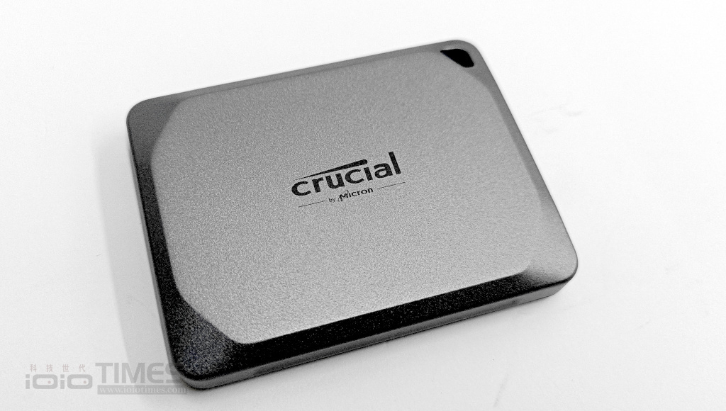 crucialx9ssd 006