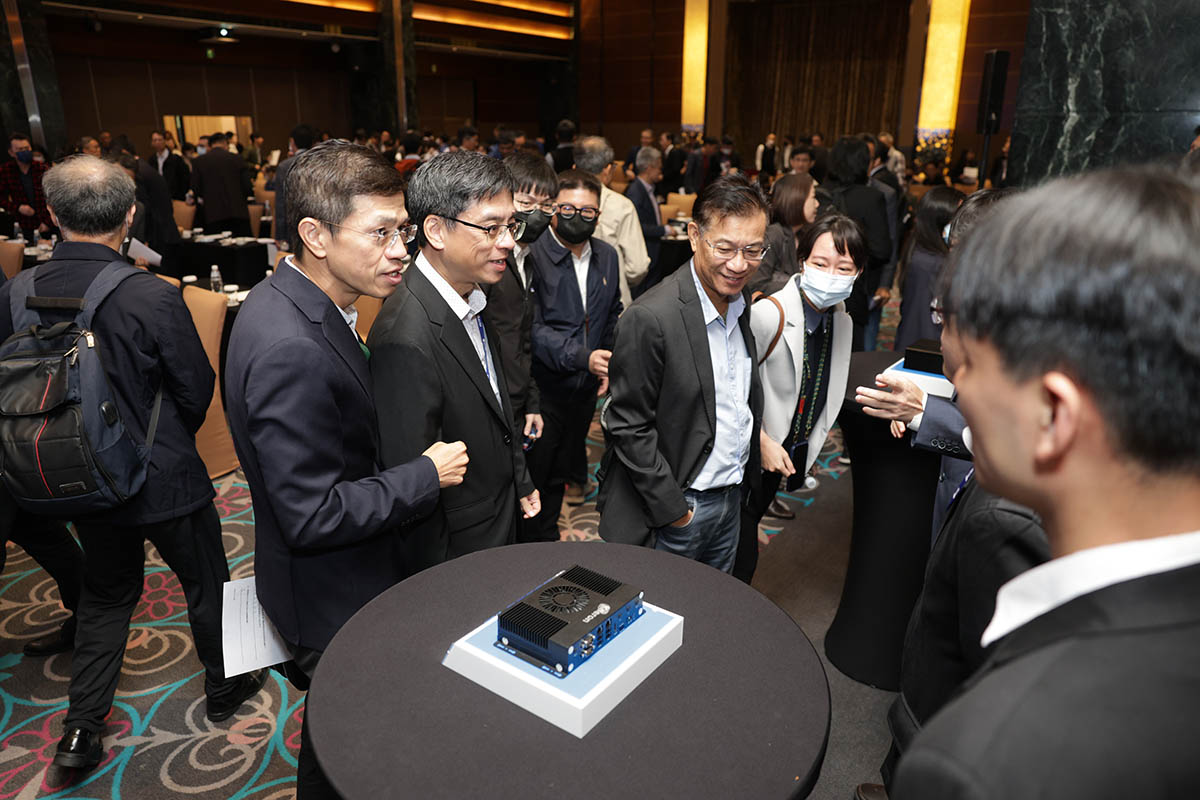 耐能推出EDGE GPT解決方案,與全科攜手推動企業多領域智慧應用 3 20231201 NEWS 1 36