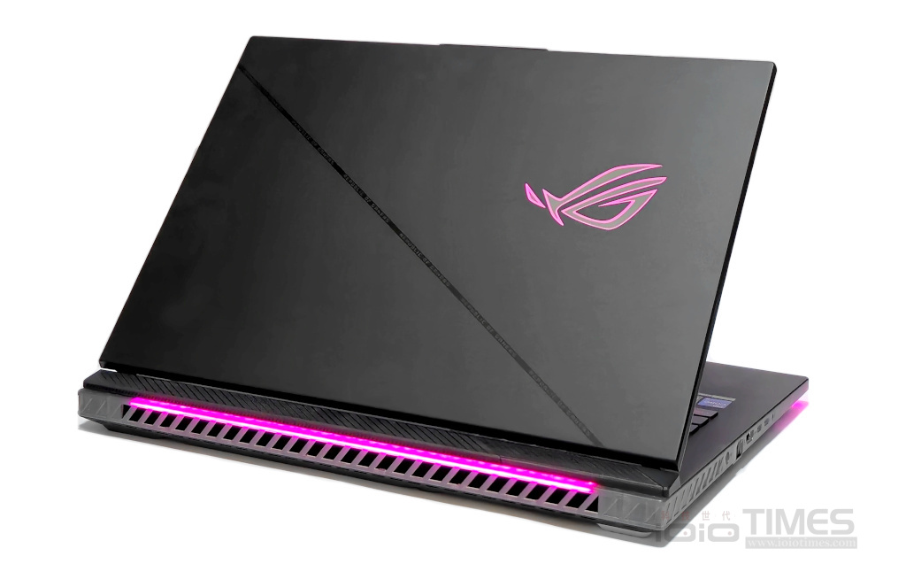 ROG Strix SCAR 18 (2024) 電競筆電機皇登場,雙頂規硬體配置、巔峰性能的代表之作 11 rogscar18 010a