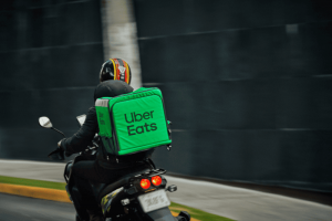 2. 70 的 Uber Eats 外送合作夥伴肯定「彈性、獨立性接單機會」。（Uber Eats 提供）