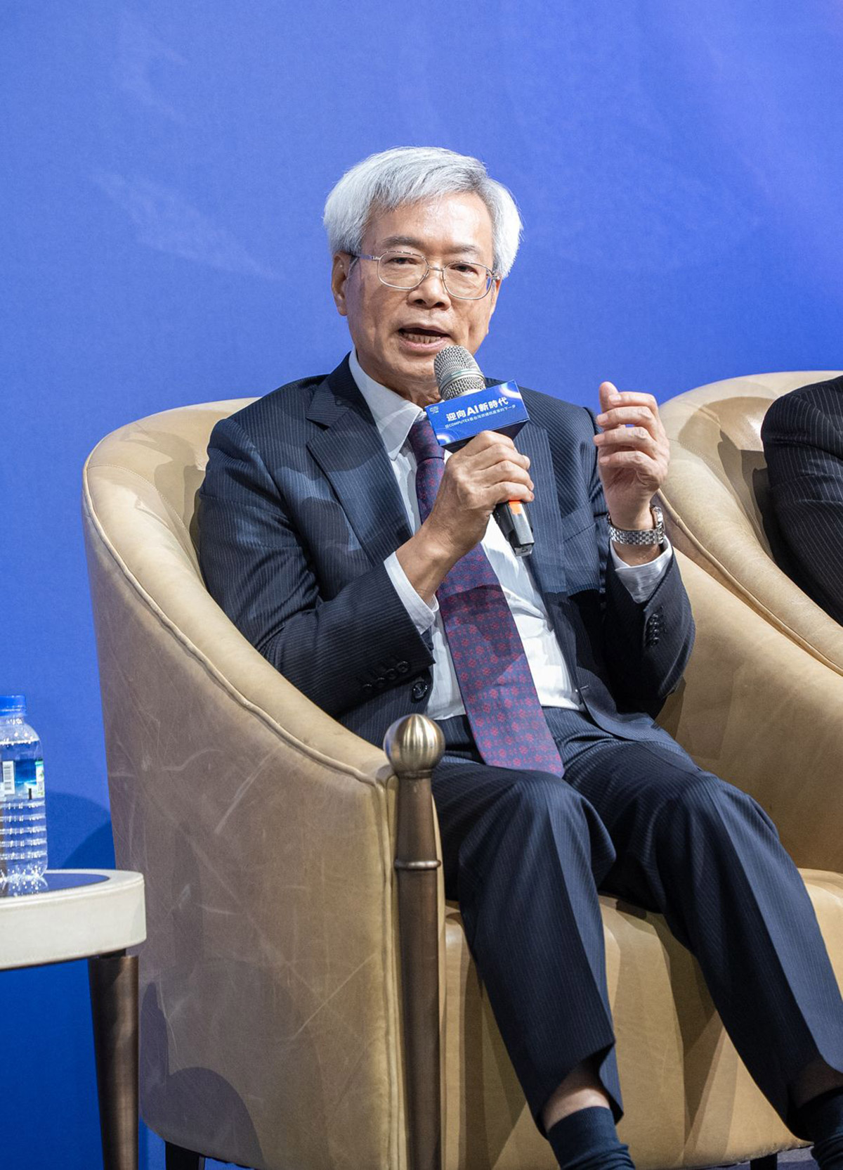 台灣資通訊產業為全球百工百業建構AI數位轉型供應鏈,台灣要利用生成式AI掌握轉型契機與下一波成長曲線 7 20240726 NEWS 2 8