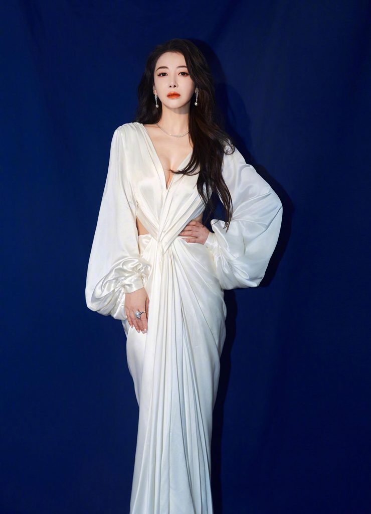美到粉絲當眾「謝絕合照」,「奶白肌女神」陳紫函親吐結婚八週年心得 2 20240729 NEWS 1 23