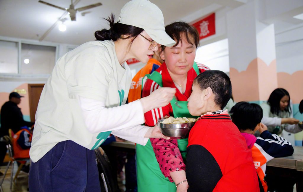 美到粉絲當眾「謝絕合照」,「奶白肌女神」陳紫函親吐結婚八週年心得 8 20240729 NEWS 1 29