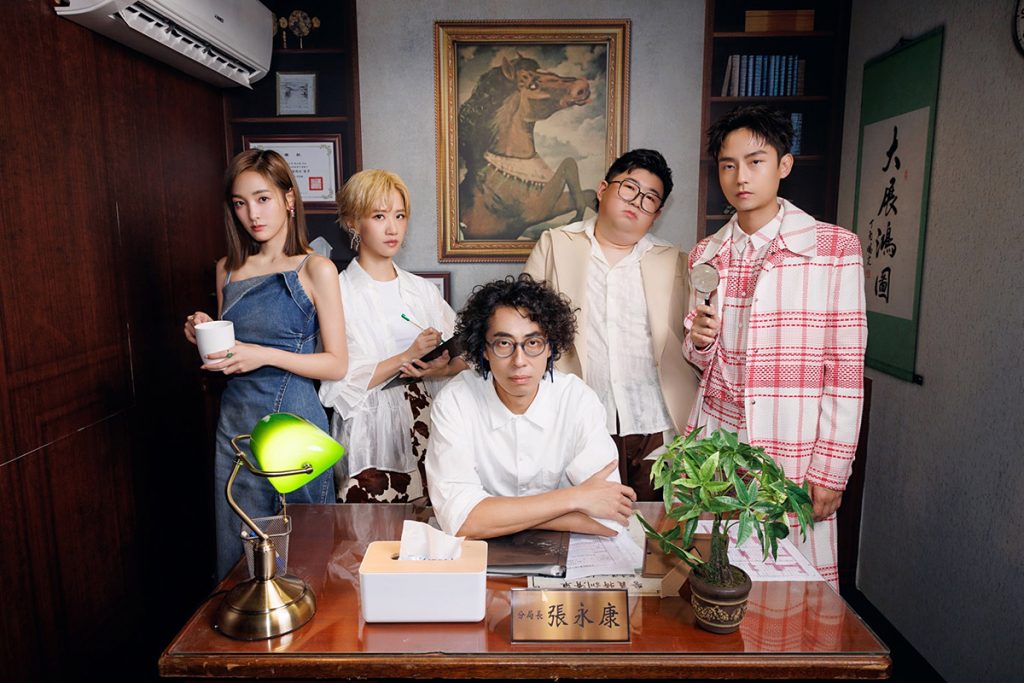 Netflix全球獨家華語影集《正港分局》邀主演群體驗影集實境辦案戶外裝置,阿部瑪利亞大讚:「斯勾以!」 3 20240823 NEWS 1 6