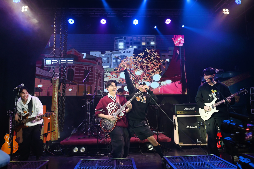 MOJOIN聯手理想混蛋、芒果醬推音樂跨域改編《看你聽的》第二彈,體驗升級!攜KKBOX「樂老」靈籤抽iPhone與哈哈台組熱血圓夢團開唱 2 20241218 mojoin02