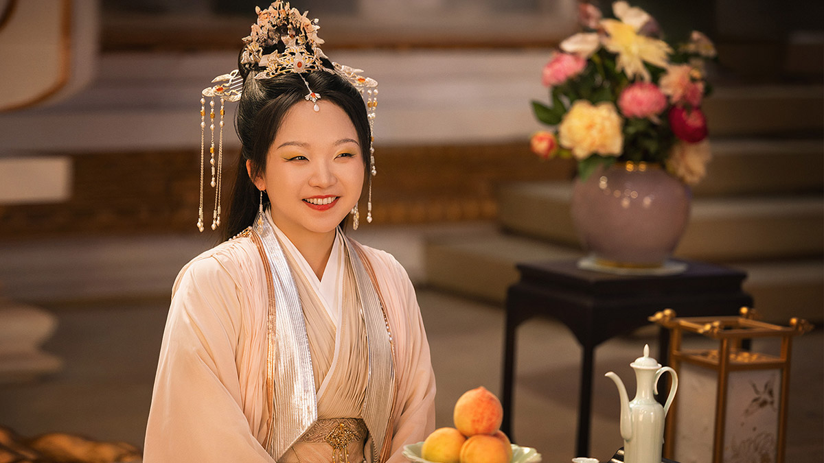《與鳳行》趙麗穎甩5公斤長槍當女戰神「霸總式」強吻林更新,挑戰高難度武戲、趙麗穎飛馳旋轉網稱「空中小陀螺」 3 20250513 NEWS 4 1