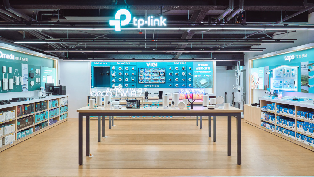 TP-Link高雄NOVA旗艦店盛大開幕、四次元女神「趙娟週」化身一日店長帶你體驗,最強Wi-Fi 7路由器、智慧家庭與商用解決方案,打造一站式未來生活與辦公新場景! 5 20250517 tplink02
