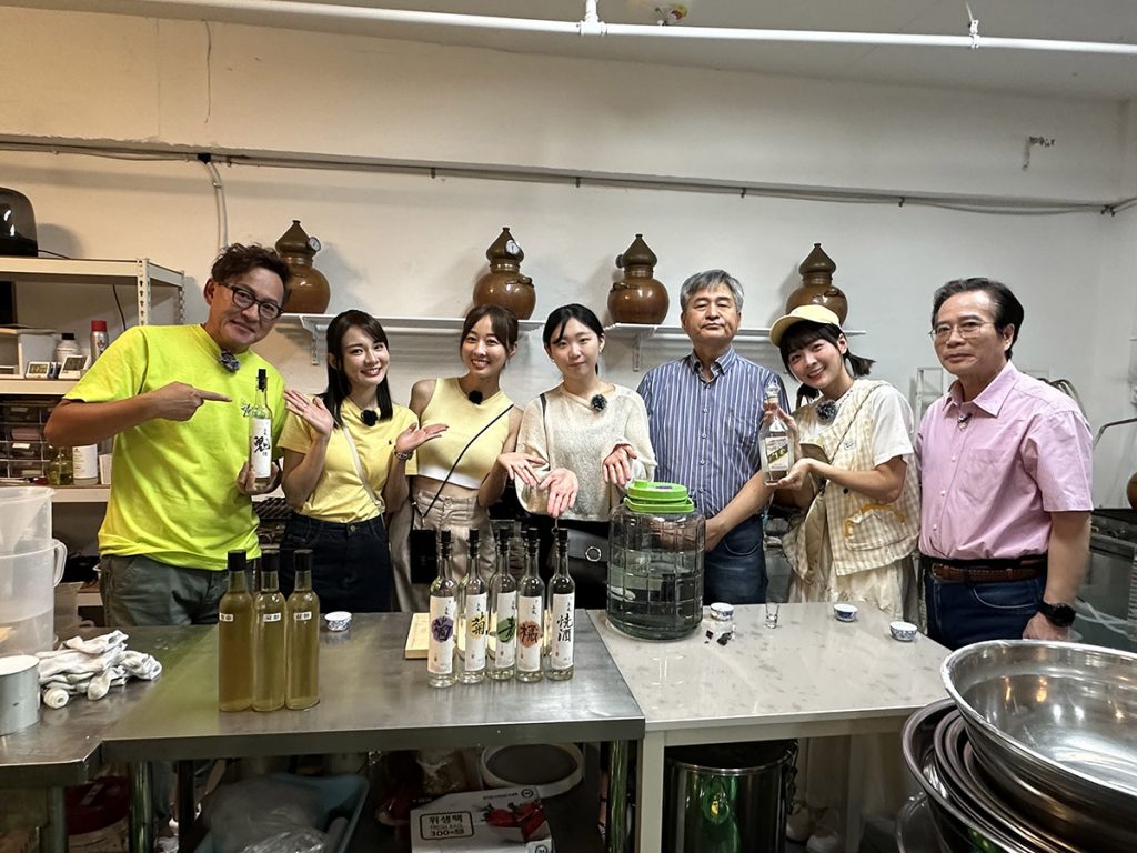 詹姆士 籃籃《行!鬥陣出國去!》拜訪首爾釀酒廠 送58度金門高粱征服歐巴! 7 20250620 NEWS 1 20