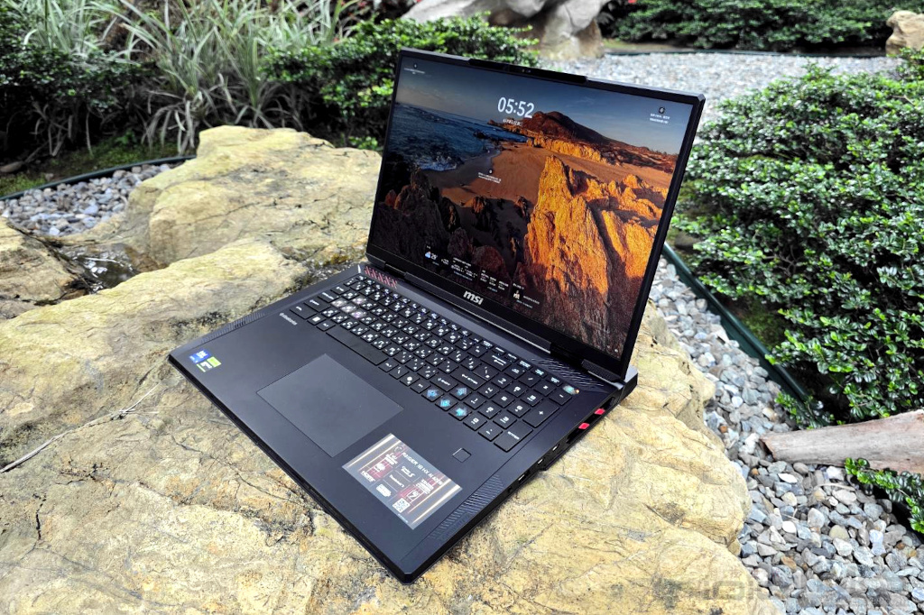 龍魂覺醒!MSI Raider 18 HX AI A2XWIG電競筆電開箱試用,搭載RTX 5080 GPU、提供強大遊戲效能 85 msiraider18hxaia2xwig 005