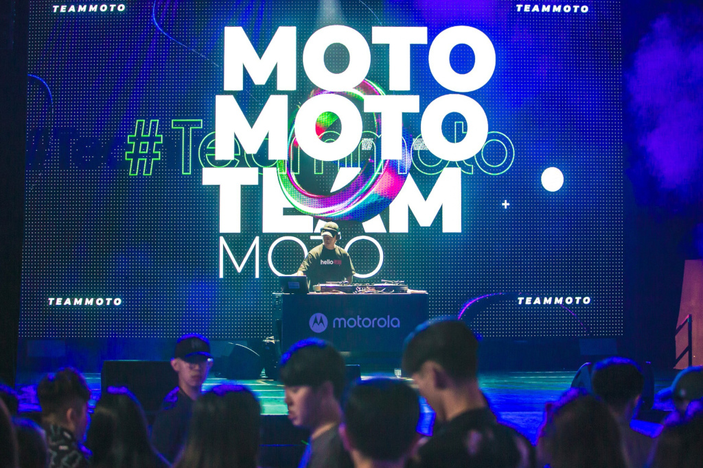 摺疊機王者再出招!Motorola寵粉打造瘦子專場派對,razr 60系列搭電信優惠0元入手、再抽RIMOWA精品好禮 2 20250701 motorola04