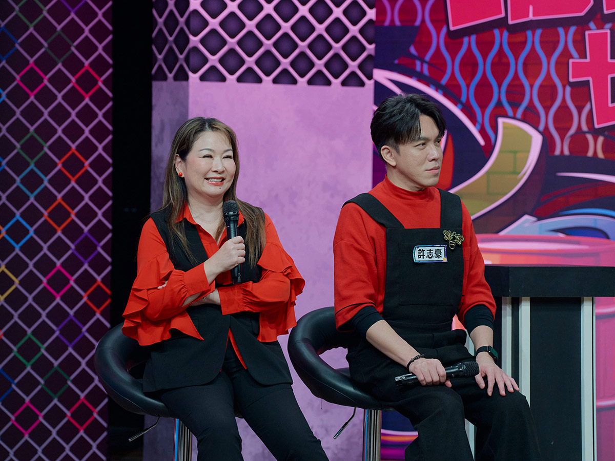 《Talk Talk秀台語》張秀卿許志豪「情侶裝」登場!認識20年首度螢光幕同框主持!「辣妹駕到」秘辛大揭秘! 4 20250903 NEWS 1 2