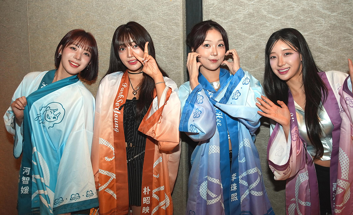 韓流「啦啦隊女神團」河智媛、禹洙漢、朴昭映與李珠熙首次合體灑糖會粉絲! 4 20250908 NEWS 1 21