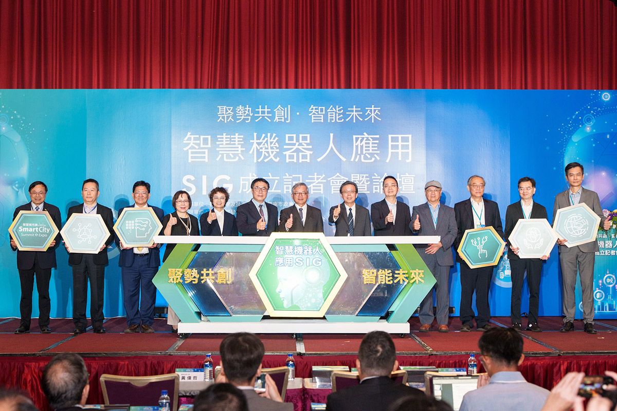 智慧機器人應用SIG成立,臺南整合產官學研共推AI機器人聚落 5 20251009 NEWS 1 17