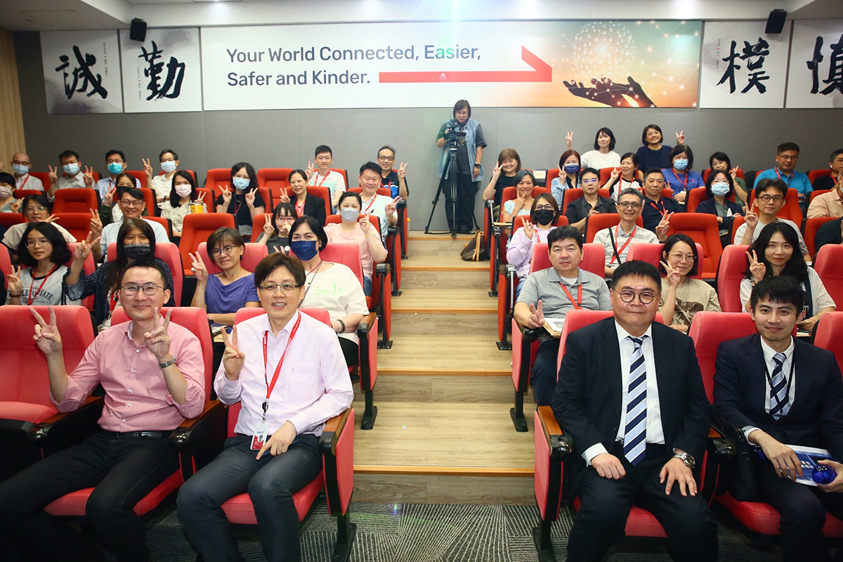 遠傳榮獲北市中高齡者暨高齡者友善企業認證,打造全齡共融幸福職場、領航中高齡友善新標竿 1 20251023 NJEWS 1 21