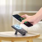 威剛推出全球首款結合固態硬碟與行動電源的跨界應用、瞄準影音創作者手機攝影情境,SR800整合外接式固態硬碟與行動電源助創作者輕裝出行 10 20251028 NEWS 1 12