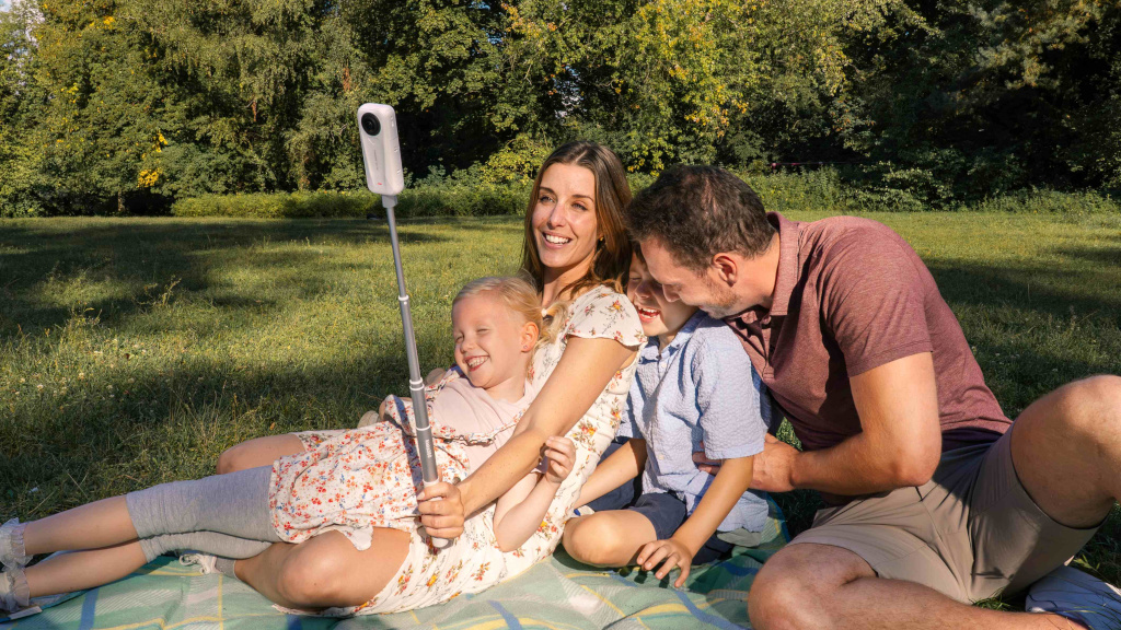 Insta360史上最輕全景相機X4 Air輕盈登場,165克超輕量設計輕裝上陣、隨手開拍,精準捕捉靈感每一瞬間 2 20251029 Insta360 2