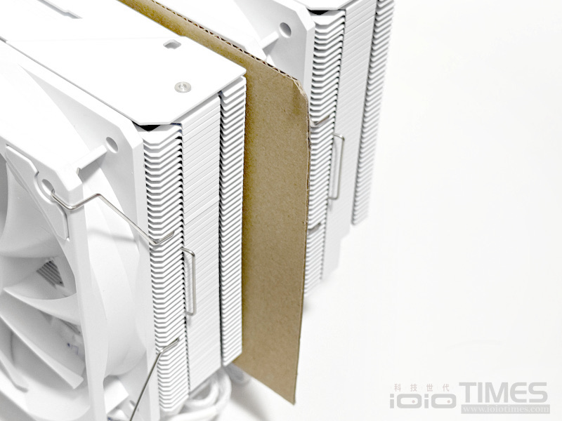 FSP MP7/NP5 WHITE ARGB Cooler開箱試用,純白體驗與亮眼燈效一次滿足! 24 fspmp7np5whiteargbcooler 025 2