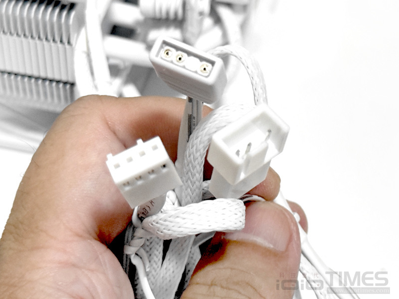 FSP MP7/NP5 WHITE ARGB Cooler開箱試用,純白體驗與亮眼燈效一次滿足! 26 fspmp7np5whiteargbcooler 029 2