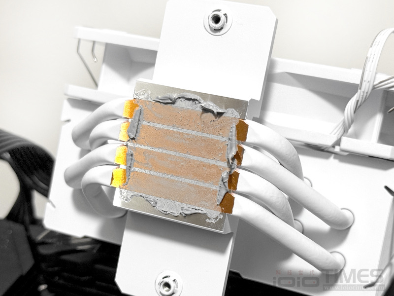 FSP MP7/NP5 WHITE ARGB Cooler開箱試用,純白體驗與亮眼燈效一次滿足! 33 fspmp7np5whiteargbcooler 032 1