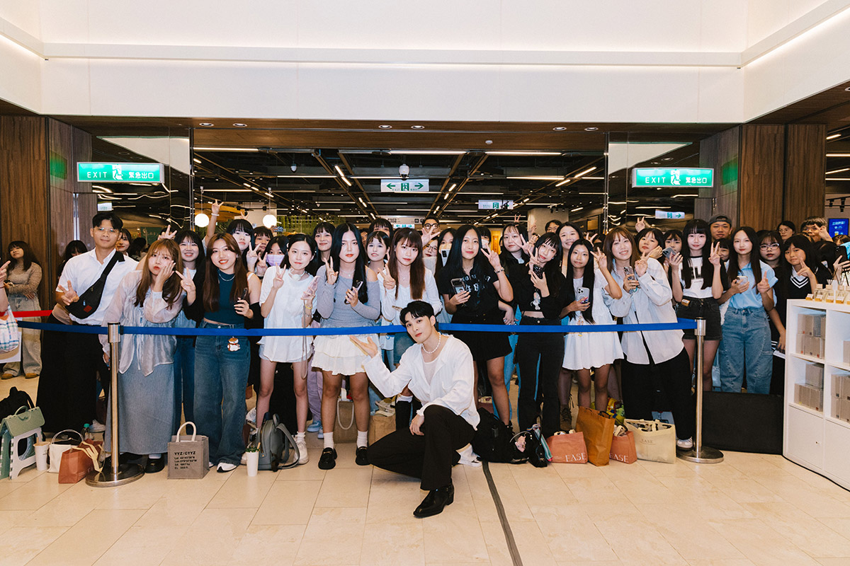 新光三越台中店浴火重生!偉晉攜手EASE香氛登場!超過300名粉絲擠爆現場! 3 20251031 NEWS 2 3