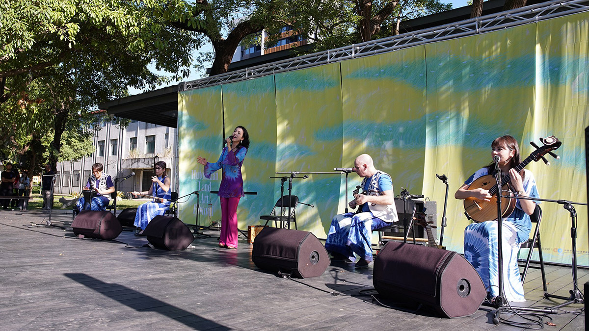 桃園市政府與明基基金會攜手、虎頭山大地藝術節登場,打造融合藝術、劇場、農學市集的城市綠地盛會 3 20251107 NEWS 3 16