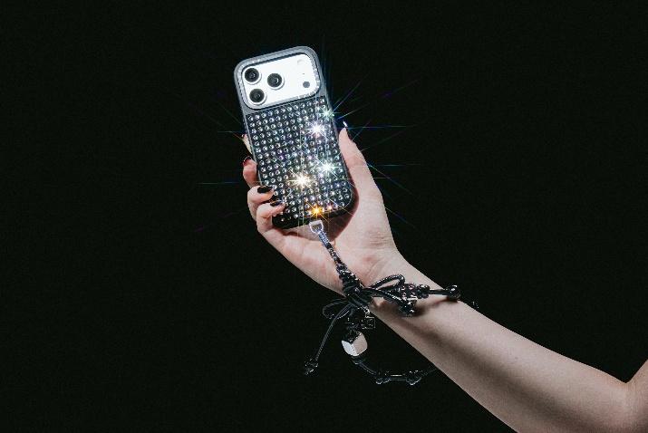 【CASETiFY每週推薦系列】把握黑五最後一周!金屬水鑽系列璀璨登場;Rosé同款霧紫色波紋手機殼全套配件正式支援iPhone 17 Pro系列 1 20251126 casetify05