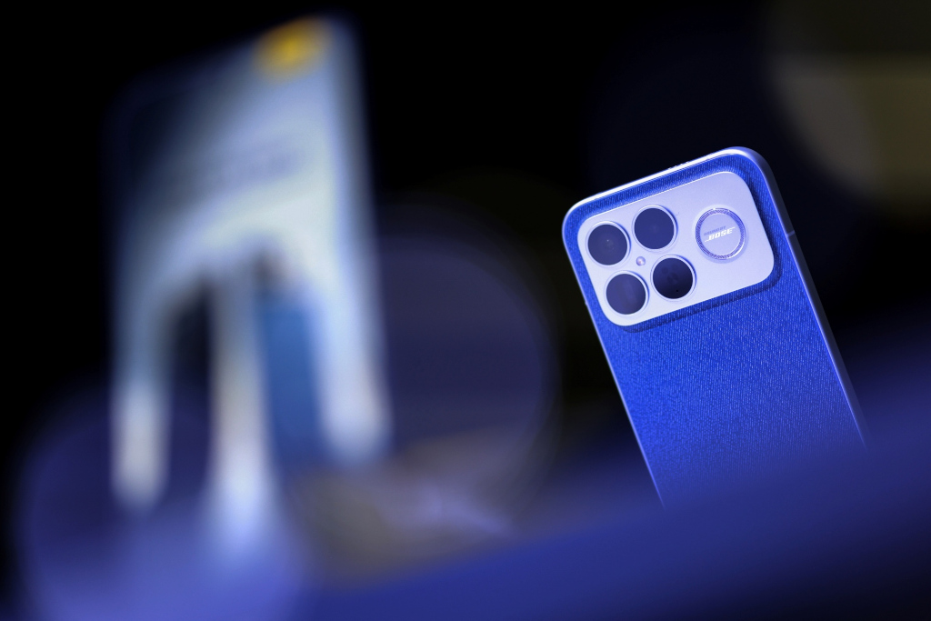 POCO F8 Series強悍登場、一次解鎖四大核心戰力,攜手Bose聯合調音×首發Snapdragon 8 Elite Gen 5×搭載5倍潛望長焦×旗艦HyperRGB AMOLED螢幕震撼升級 3 20251126 pocof803