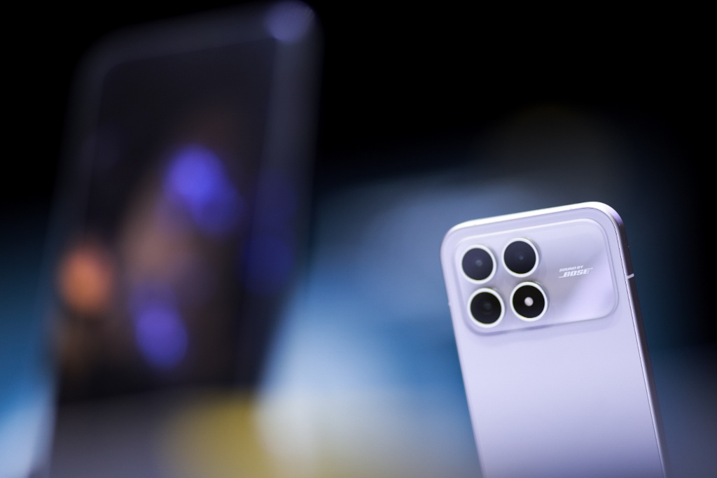 POCO F8 Series強悍登場、一次解鎖四大核心戰力,攜手Bose聯合調音×首發Snapdragon 8 Elite Gen 5×搭載5倍潛望長焦×旗艦HyperRGB AMOLED螢幕震撼升級 6 20251126 pocof806