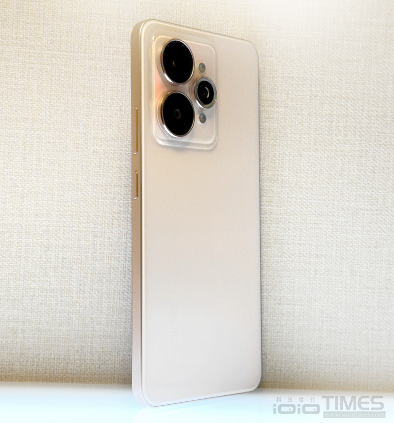 realme 15 Pro、15 5G開箱試用,三鏡好拍、美型設計,高效/平價的超值選擇! 16 realme15pro15 022 2