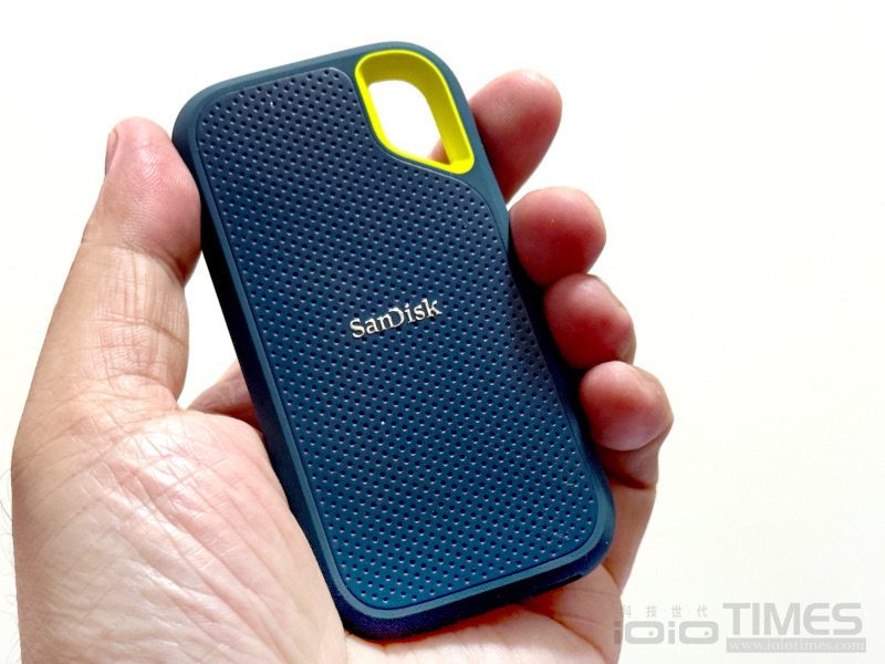 SanDisk Extreme Portable SSD開箱試用,小巧易攜、IP65防水防塵、高速1050/1000 MB/s傳輸 14 sandiskextremessd 014 2