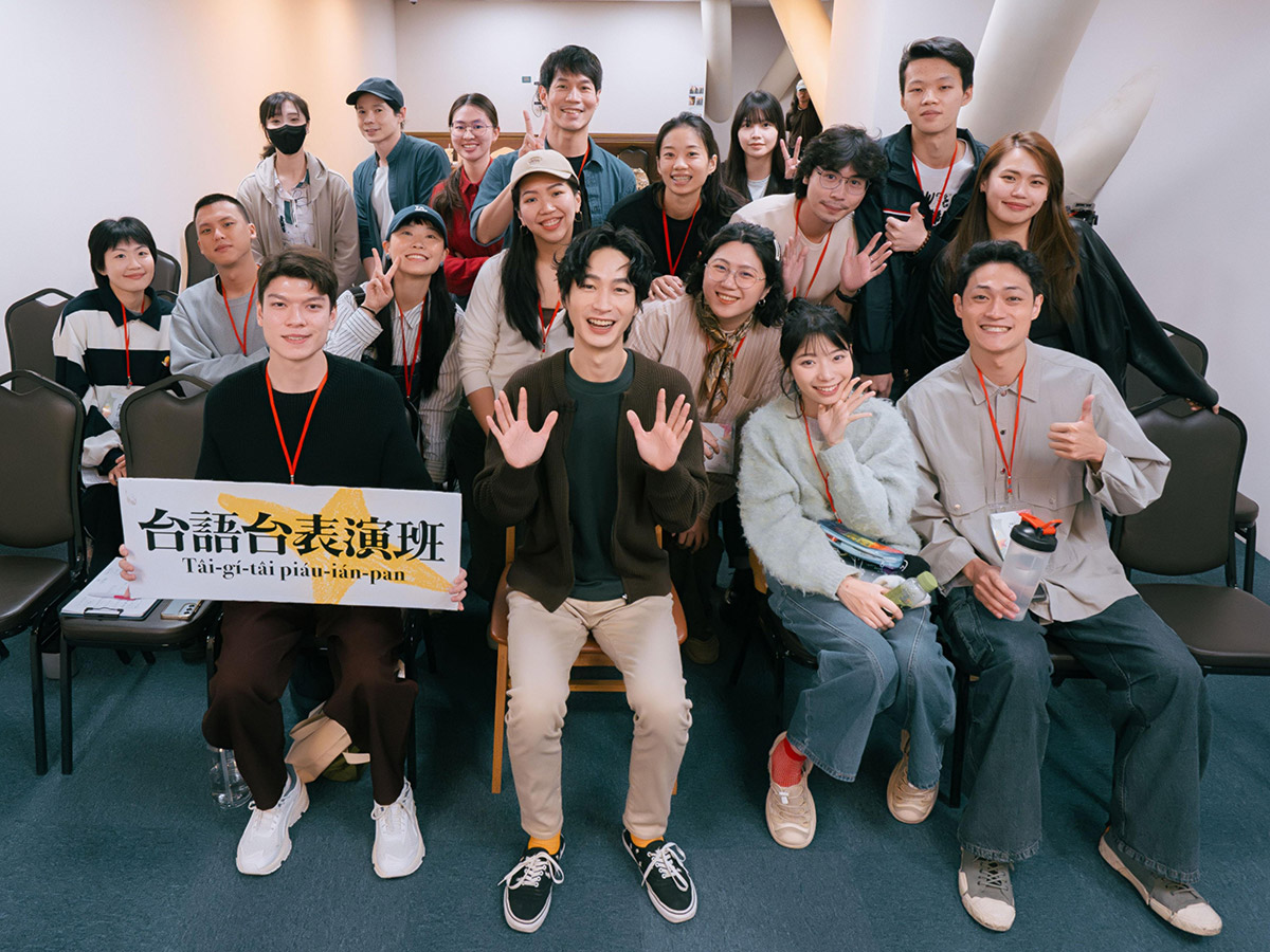 偶像級實力派講師登場!黃河助陣「台語台表演班」高雄班熱力開課!學員尖叫迎接:太幸福了! 5 20251214 NEWS 1 2