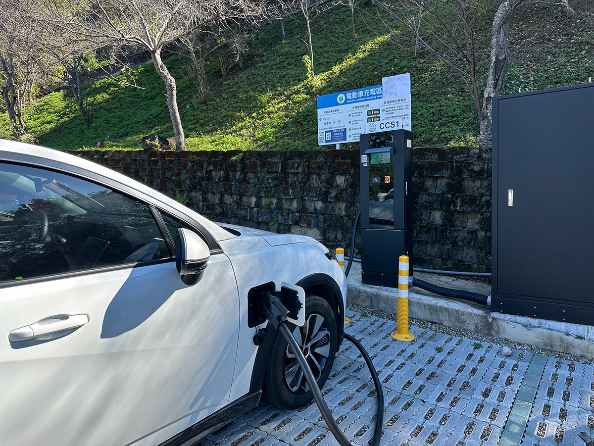 遠傳助攻!桃園風景區公有停車場充電樁正式營運,串聯北橫7大主要觀光景點、打造低碳永續旅遊 1 20251216 NEWS 1 30