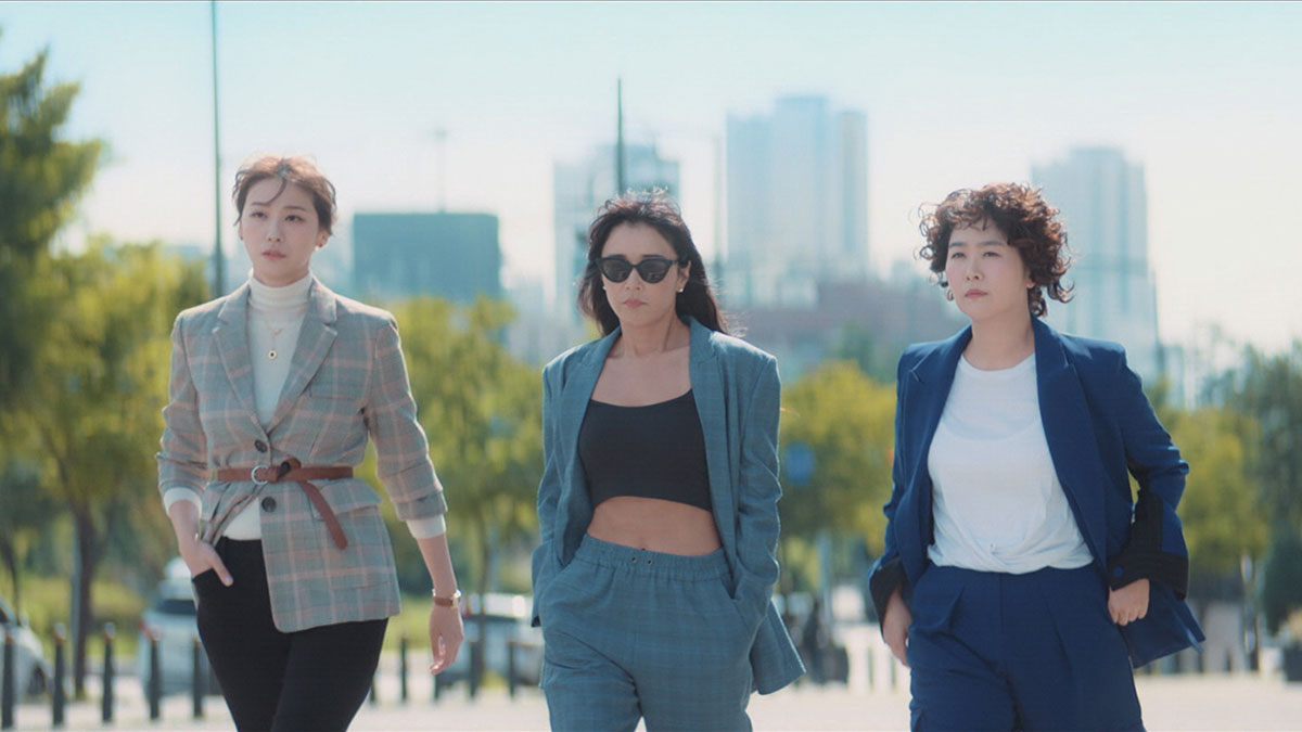 《特務不受控》韓版「霹靂嬌娃」集結大媽組特務,崔江姬武打初體驗俐落吸睛,48歲「美魔女」童顏凍齡、曝青春秘訣靠重訓 3 20251217 NEWS 2 36