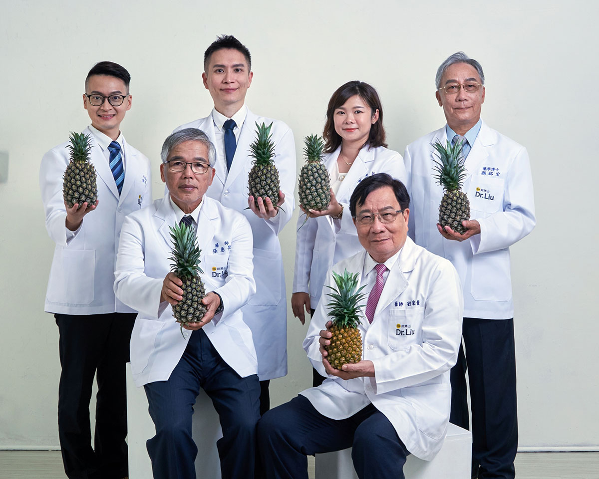 百人齊聚嘉義草原做瑜伽!打造「森呼吸」體驗,旺萊山Dr.Liu劉醫師首度跨界健身工廠、實踐永續健康生活 3 20251217 NEWS 2 46