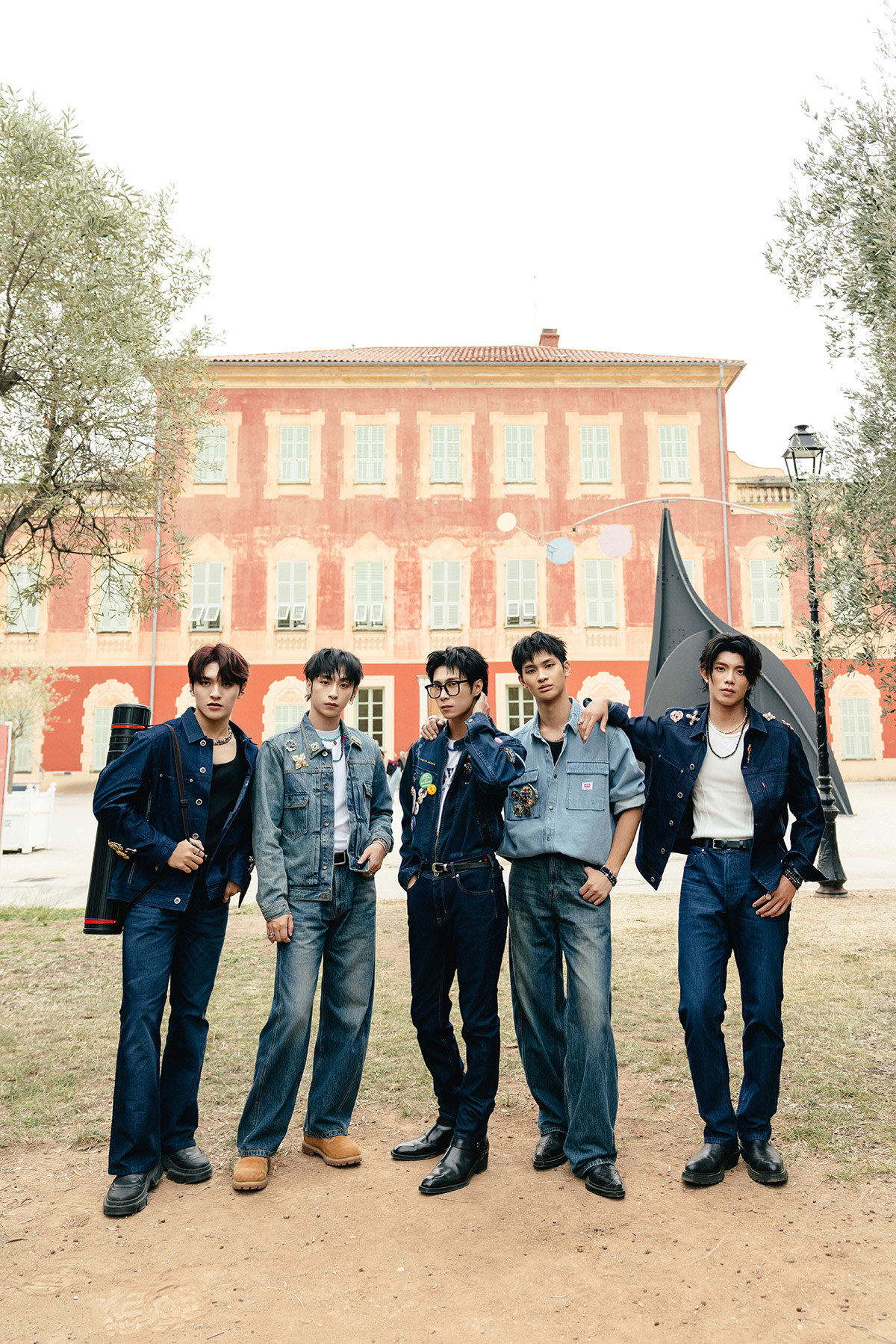 FEniX新專輯《參》實體雙版本!南法「蔚藍海岸版」× 義大利「甜水小鎮版」走進莫內名畫世界 7 20251219 NEWS 1 26