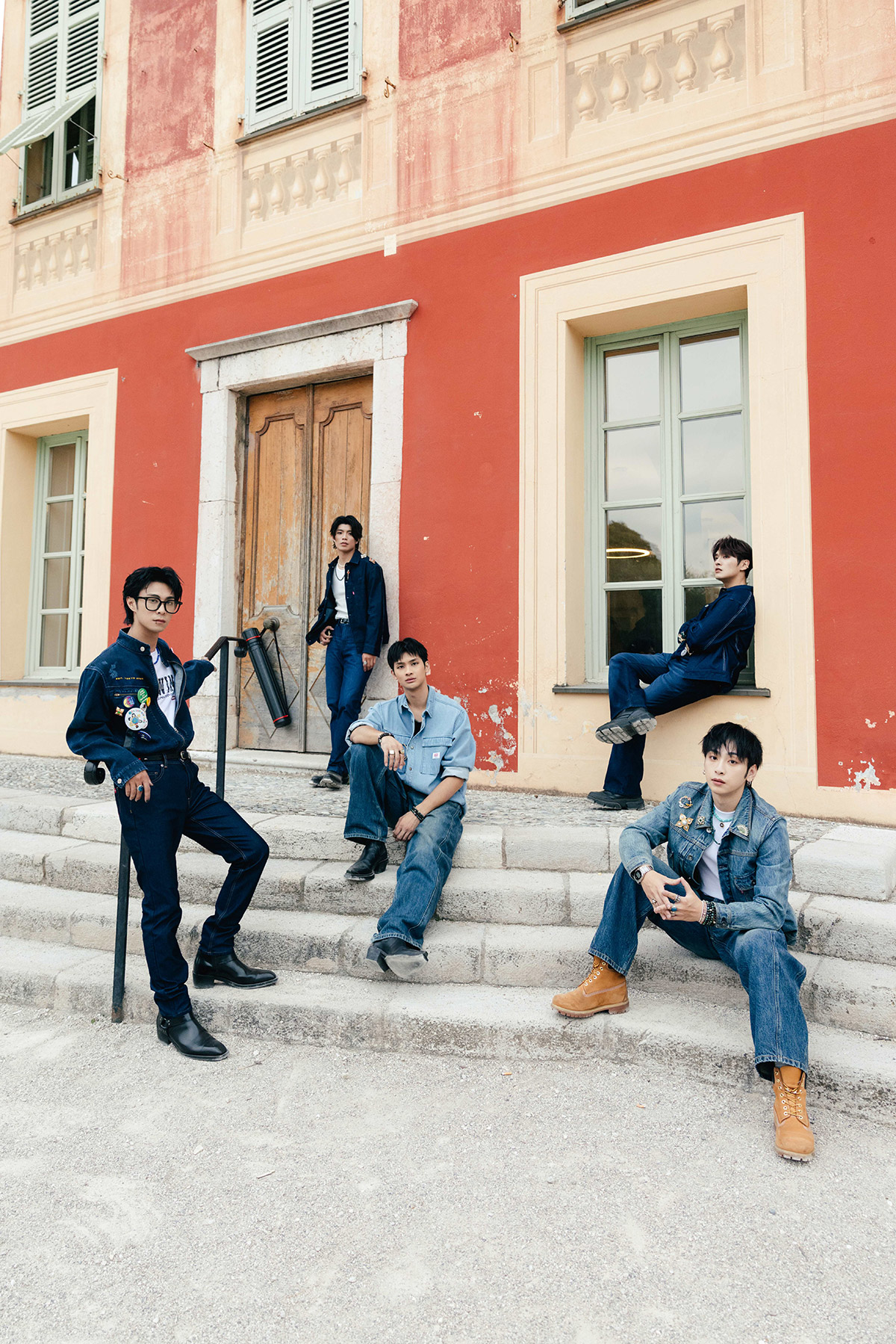 FEniX新專輯《參》實體雙版本!南法「蔚藍海岸版」× 義大利「甜水小鎮版」走進莫內名畫世界 1 20251219 NEWS 1 27