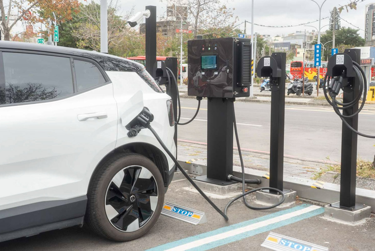 遠傳助攻新竹市啟用第二波公有充電樁,以數據決策提升城市治理,永續交通再升級 1 20260123 NEWS 1 12