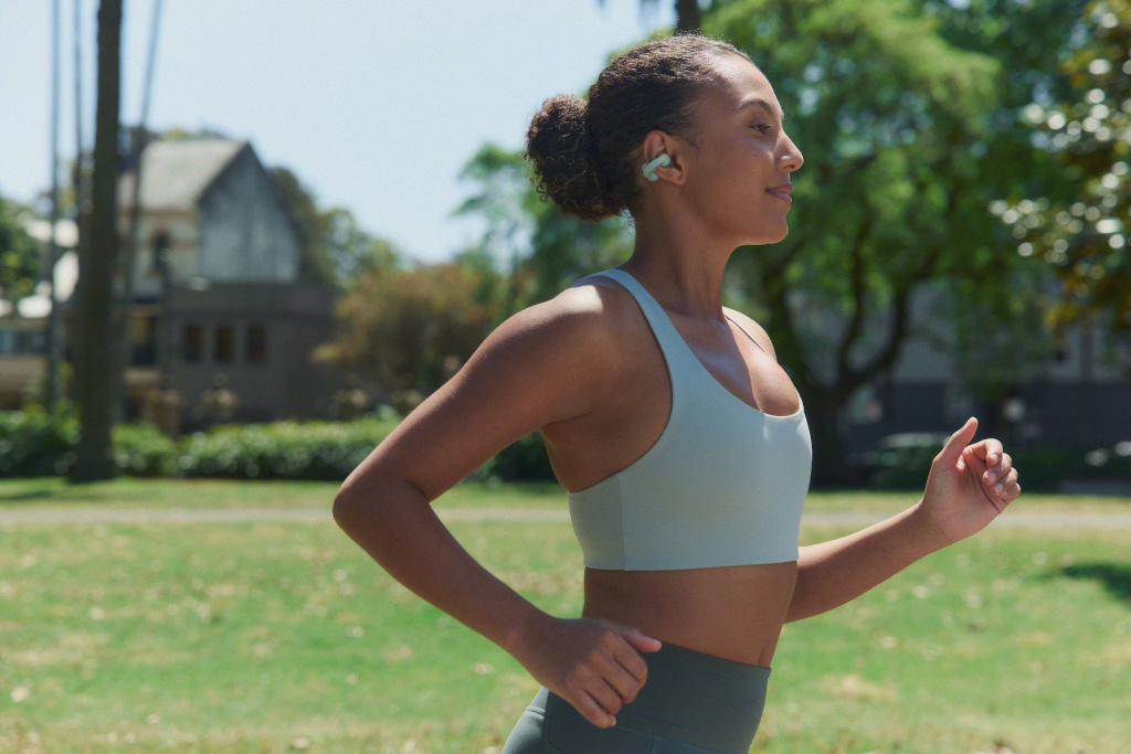 Sony全新LinkBuds Clip耳夾式開放真無線耳機,繽紛四色展現時尚品味、舒適配戴動靜皆宜 3 20260129 news sony03