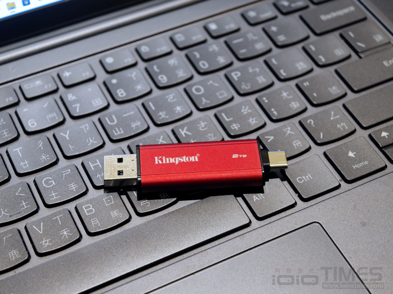 kingstondualportablessd2tb 017 3