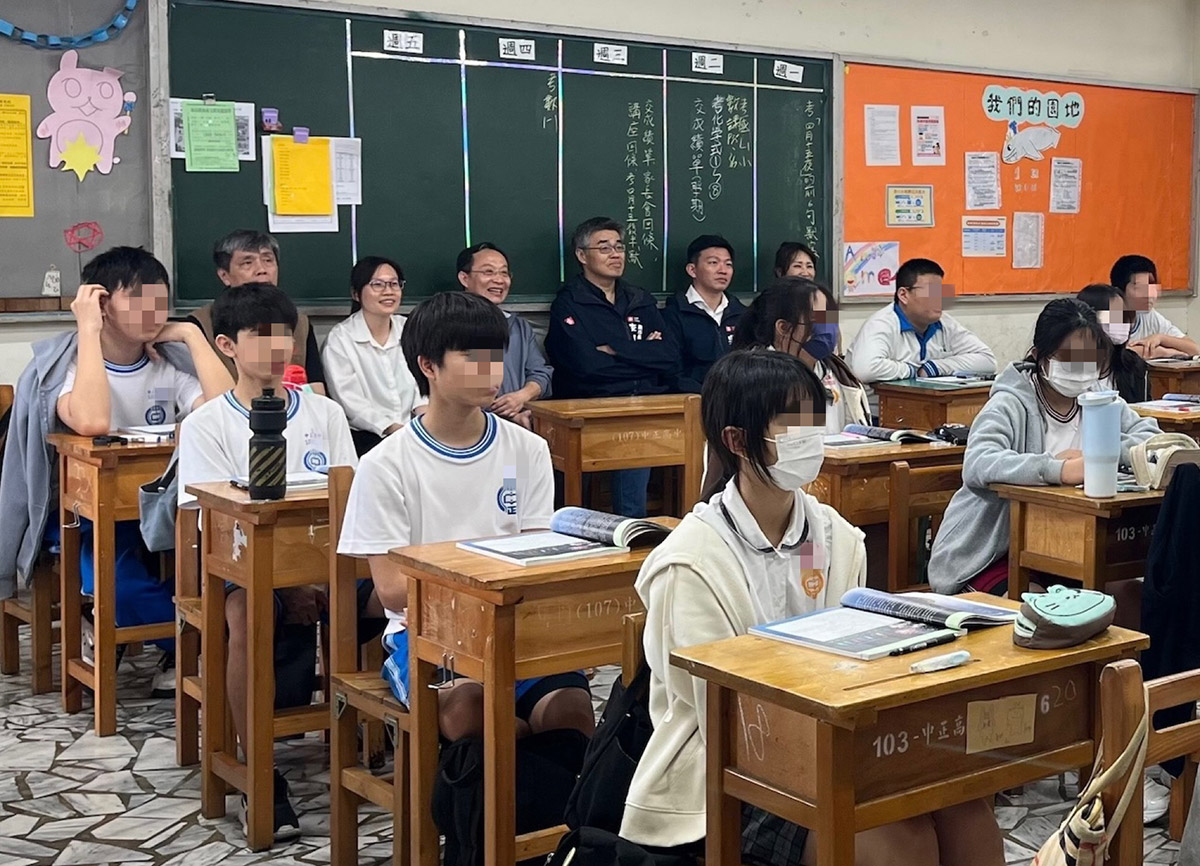 遠傳助力高雄市升級「班班大螢幕」打造AI互動智慧學習新日常 2 20260316 NEWS 1 2