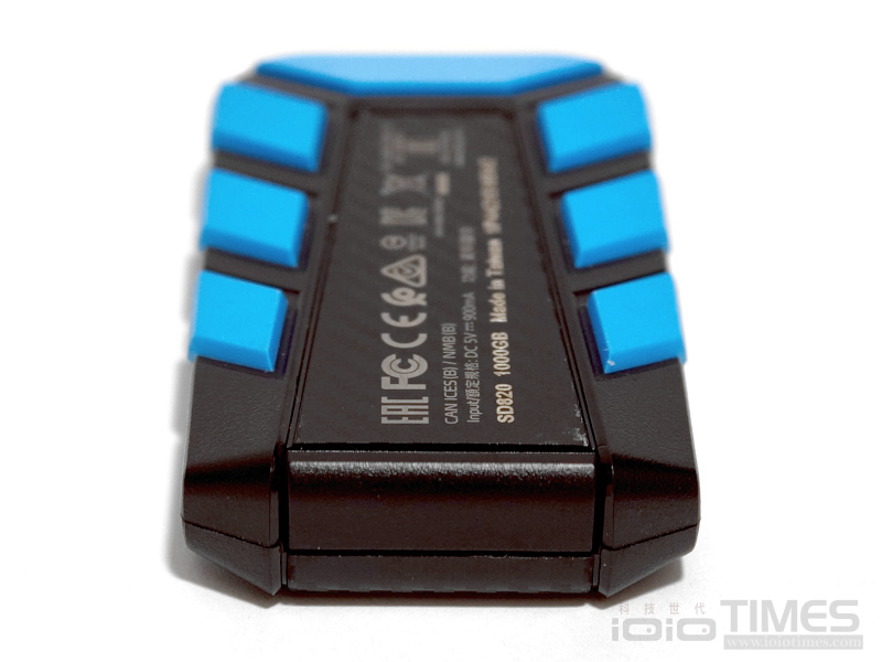 ADATA SD820、SC735高速行動外接式SSD開箱試用,強固軍規、輕巧易攜,儲存如影隨形無界限 12 adatasd820sc735ssd 015 3